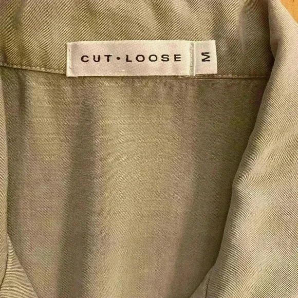 Cut Loose Women's Short Sleeve Button Down Tensel Soft Khake Blouse medium - Picture 2 of 11